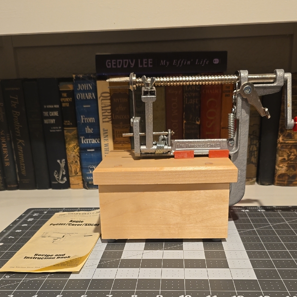 The Pampered Chef Apple Peeler/Corer/Slicer STAND & Thick slice attachment